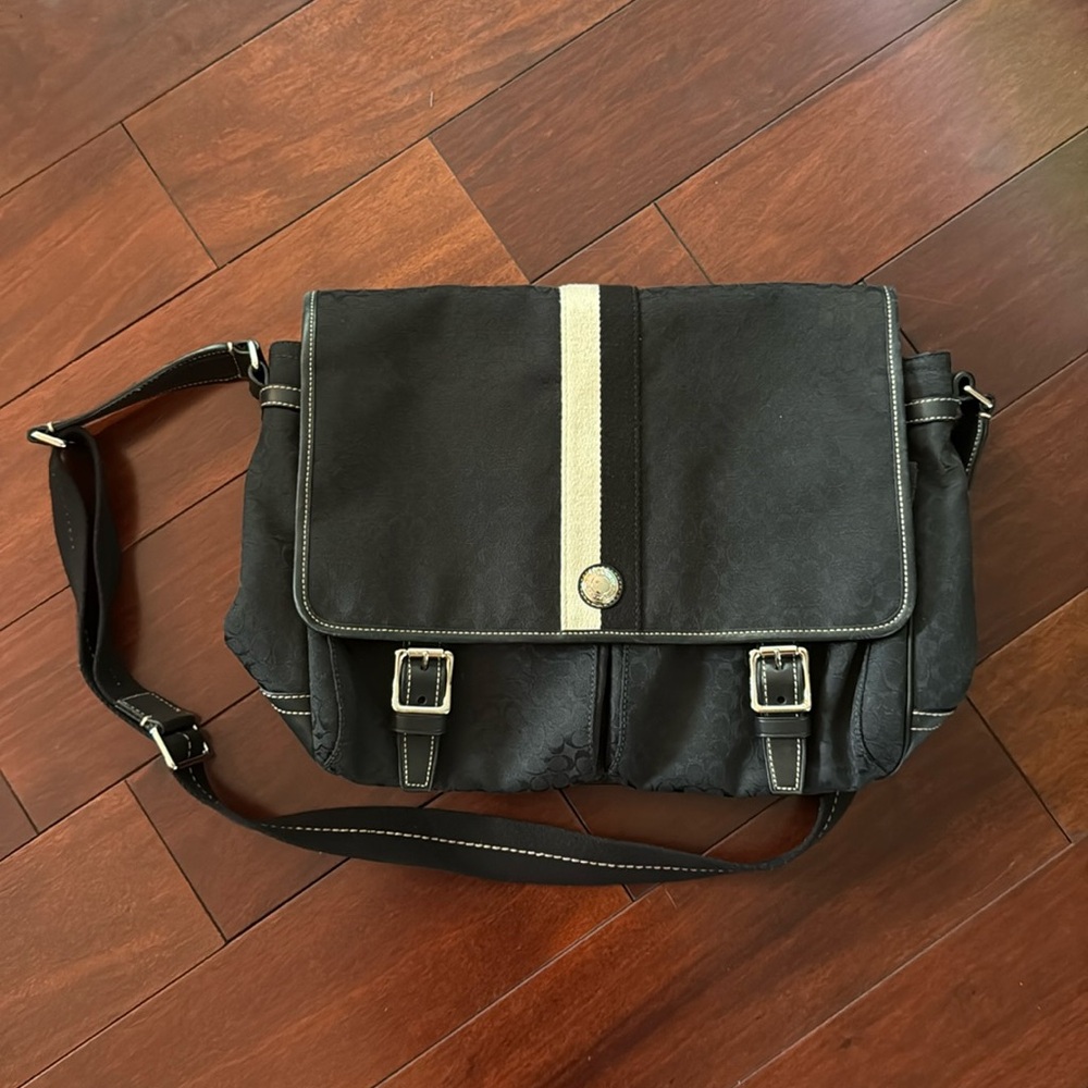 Like new Coach messenger bag